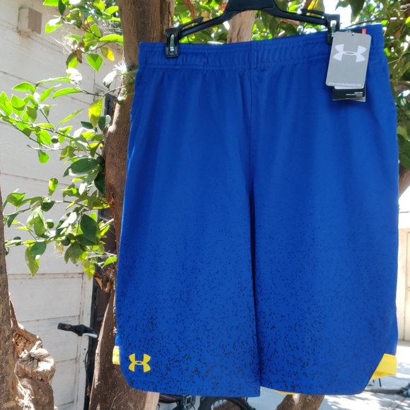 Under armour boy short size YXL color blue and 💛 - Picture 1 of 8